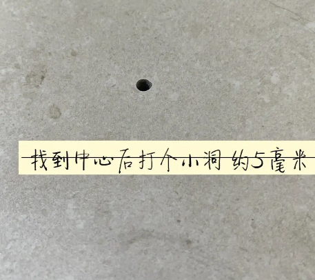沙河瓷砖空鼓维修公司专业解答在瓷砖铺贴过程中，如果砂料搅拌不均匀，将会带来以下问题