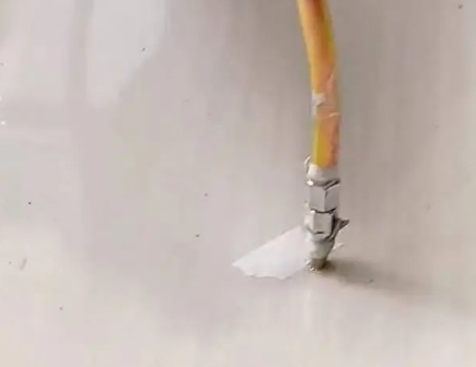 沙河瓷砖空鼓维修公司专业解答在瓷砖铺贴过程中，如果使用的砂料过粗（如全部使用了粗砂），可能会导致以下问题